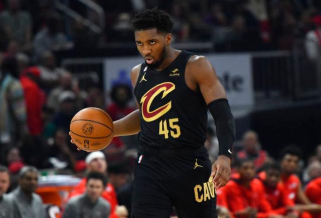 华体会体育平台-前两战背靠背30+ 米切尔无缝融入开启带队模式